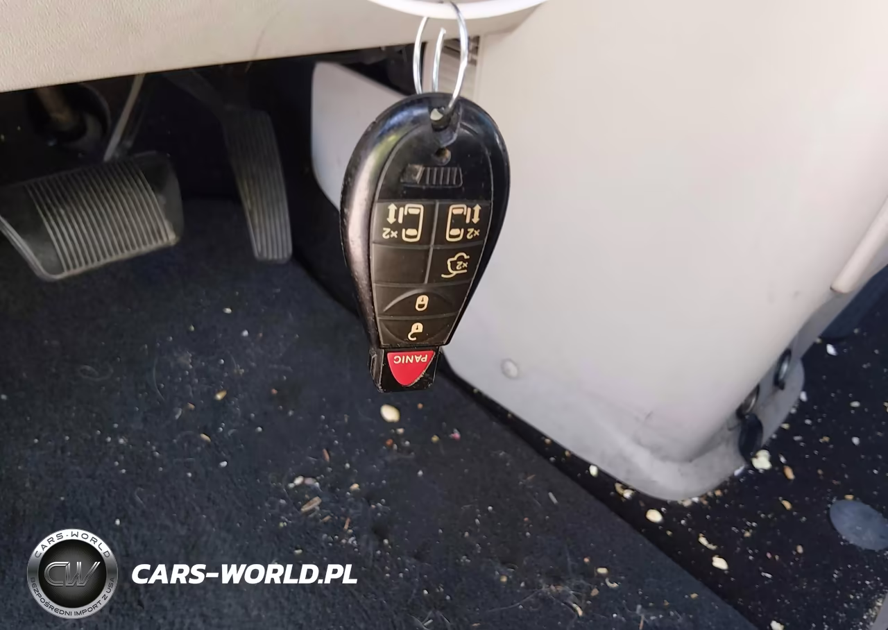 2014 Chrysler Town & Country Touring VIN:2C4RC1BG0ER408249 - 11