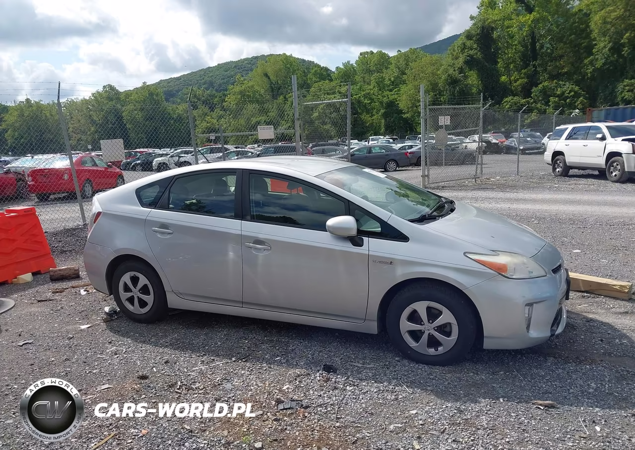 2013 Toyota Prius Two VIN:JTDKN3DU6D1683959 - 13