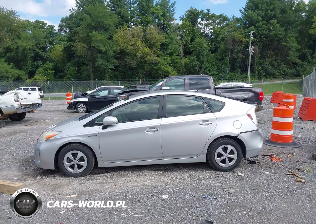 2013 Toyota Prius Two VIN:JTDKN3DU6D1683959 - 14