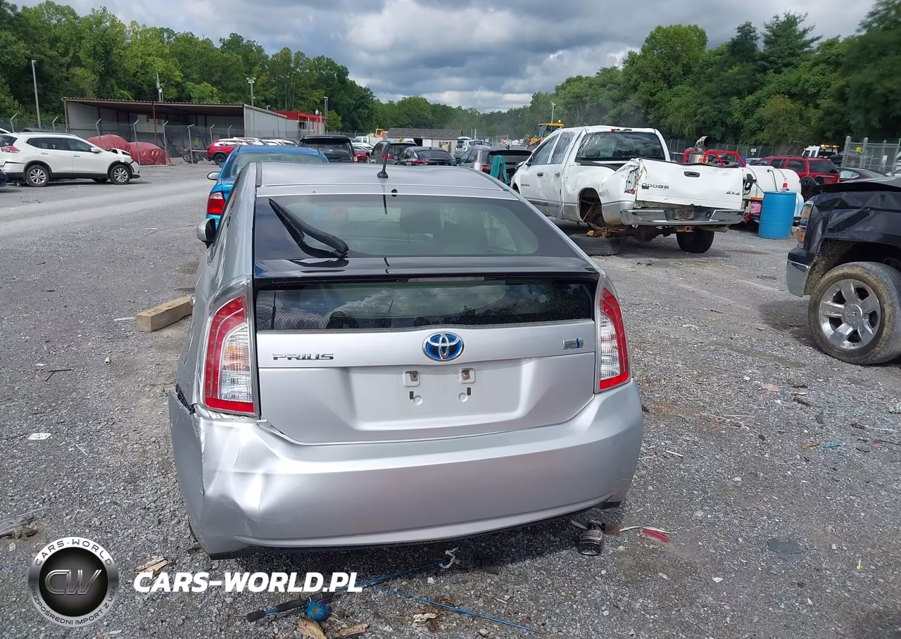 2013 Toyota Prius Two VIN:JTDKN3DU6D1683959 - 16