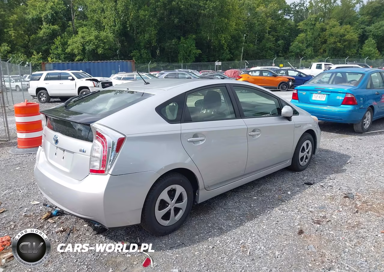 2013 Toyota Prius Two VIN:JTDKN3DU6D1683959 - 4