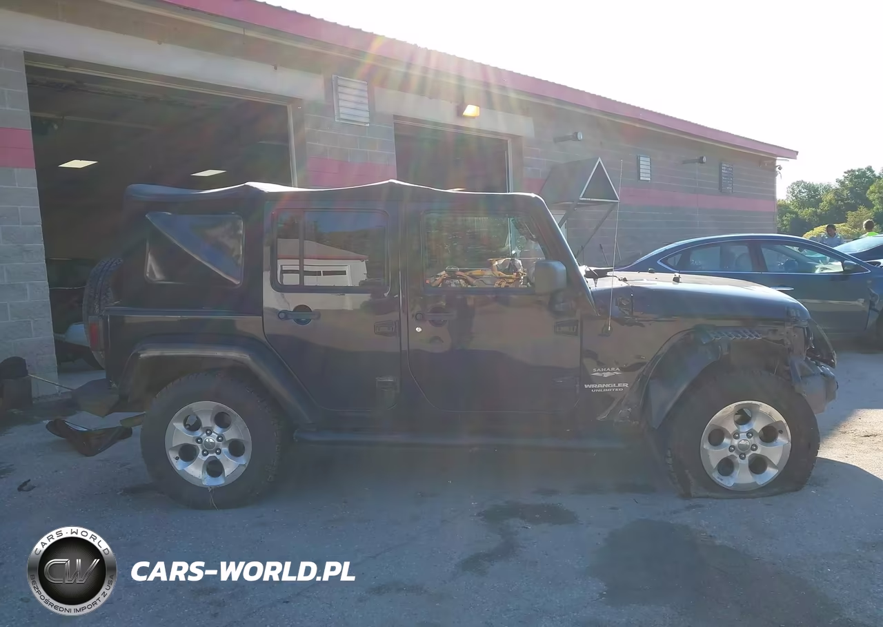 2014 Jeep Wrangler Unlimited Sahara VIN:1C4HJWEG9EL117395 - 14