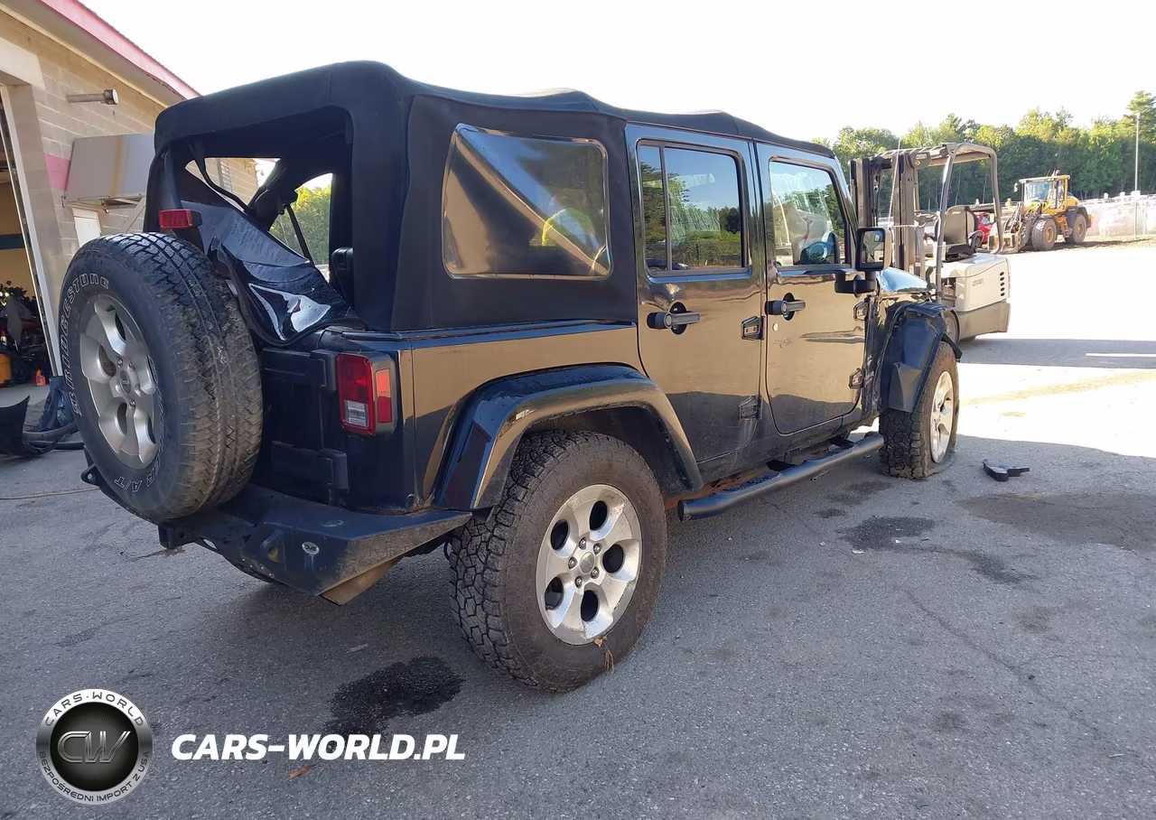 2014 Jeep Wrangler Unlimited Sahara VIN:1C4HJWEG9EL117395 - 4