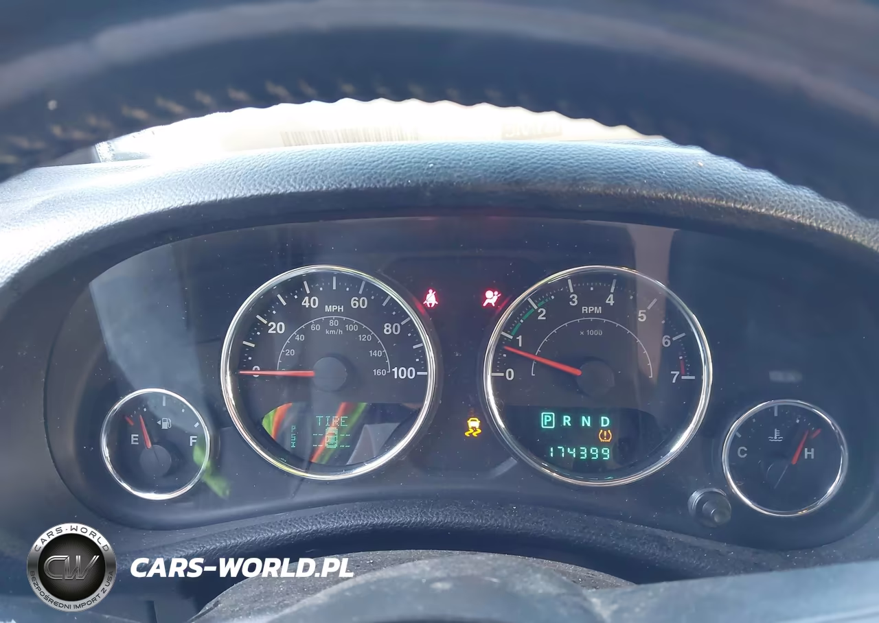 2014 Jeep Wrangler Unlimited Sahara VIN:1C4HJWEG9EL117395 - 7