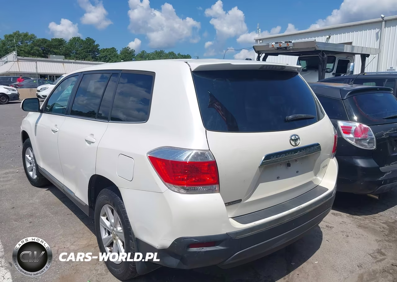2013 Toyota Highlander Base V6 VIN:5TDBK3EH2DS265136 - 3
