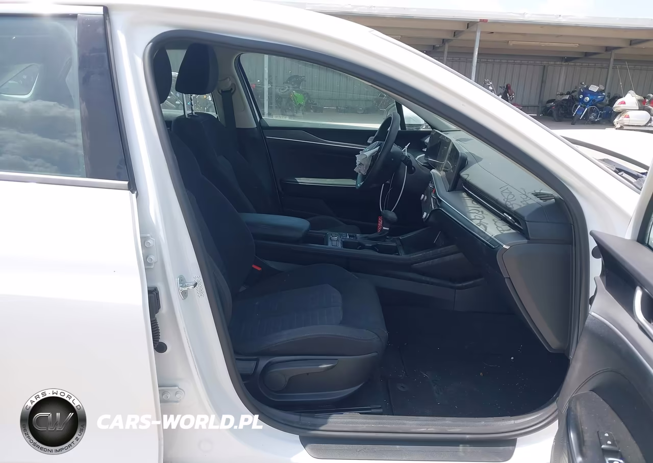 2025 Kia K5 Lxs VIN:KNAG24J7XS5325186 - 5