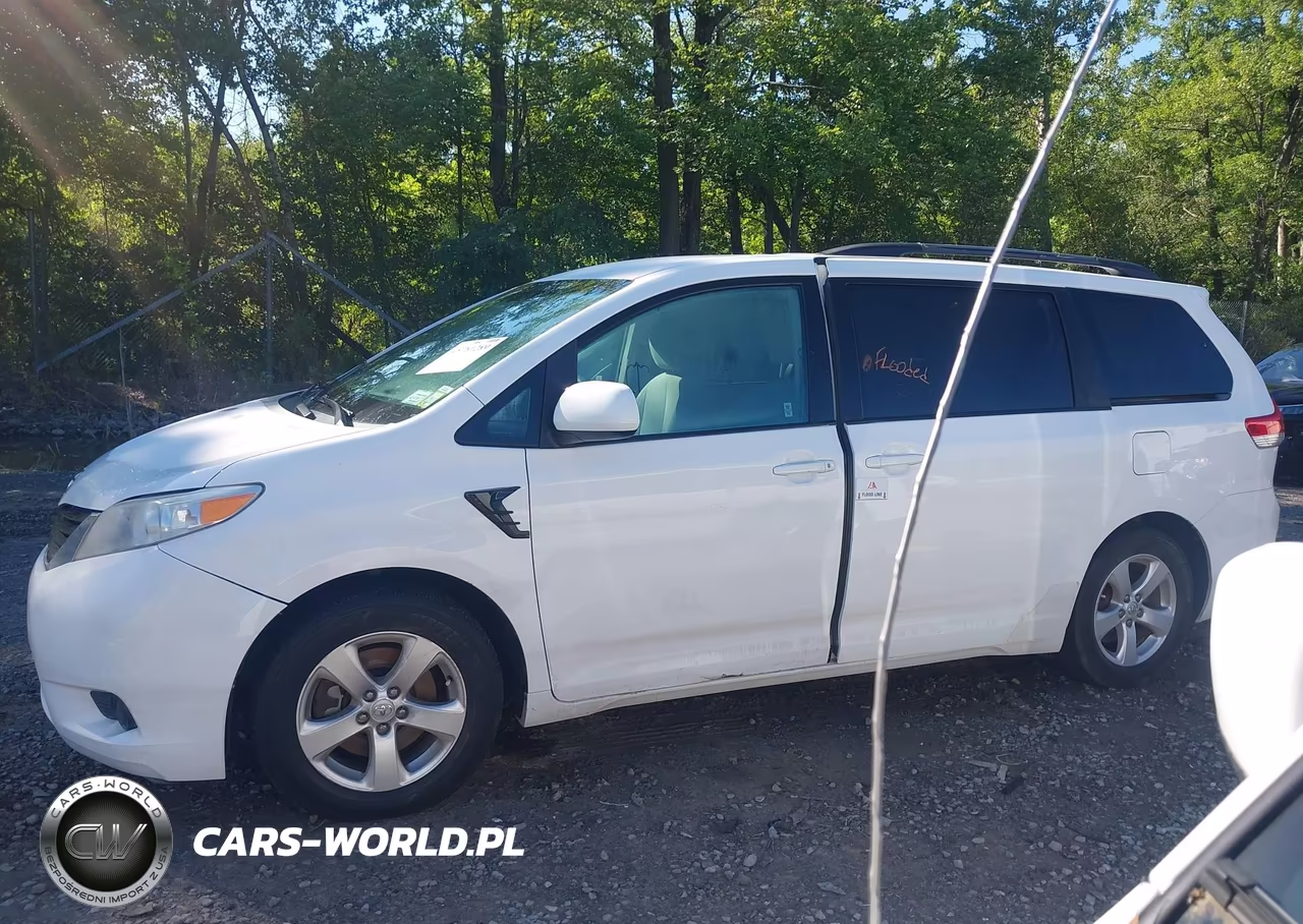 2013 Toyota Sienna Le V6 8 Passenger VIN:5TDKK3DC5DS401653 - 14