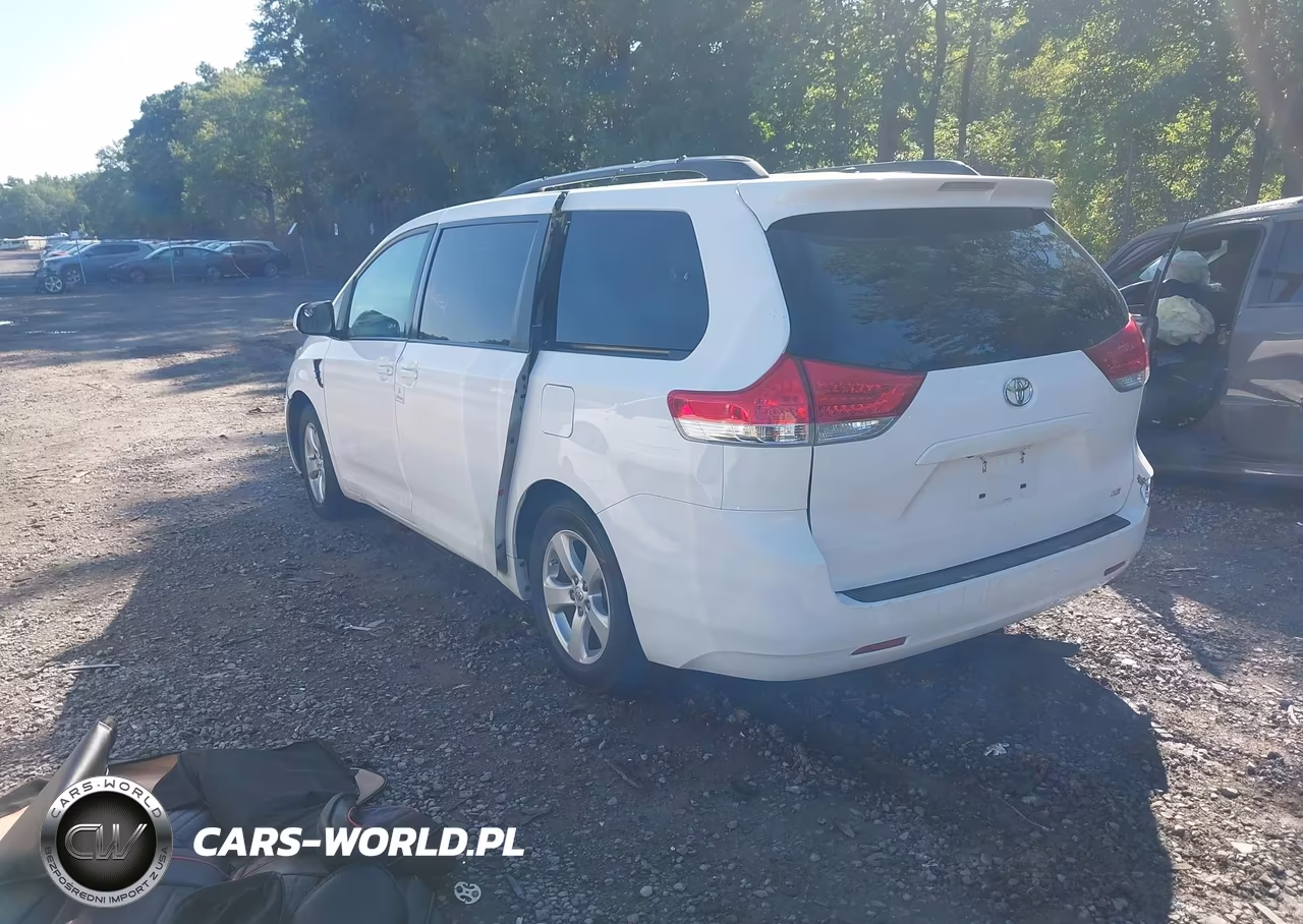 2013 Toyota Sienna Le V6 8 Passenger VIN:5TDKK3DC5DS401653 - 3