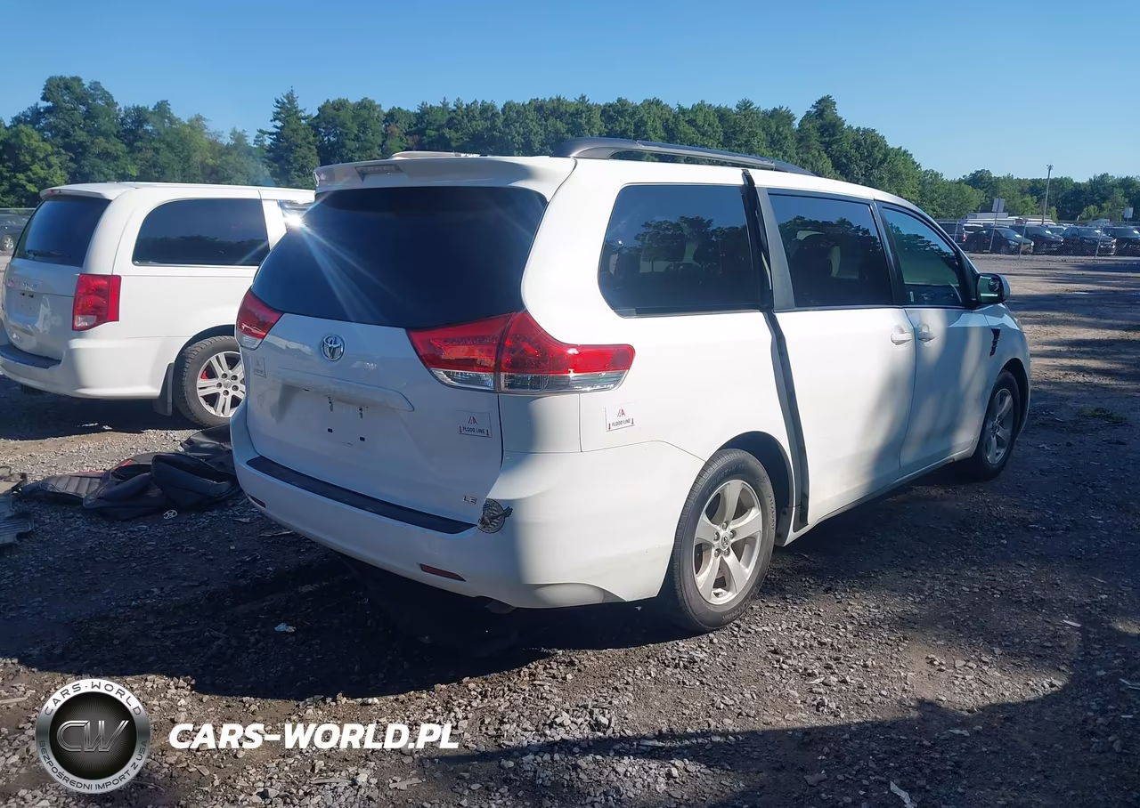 2013 Toyota Sienna Le V6 8 Passenger VIN:5TDKK3DC5DS401653 - 4