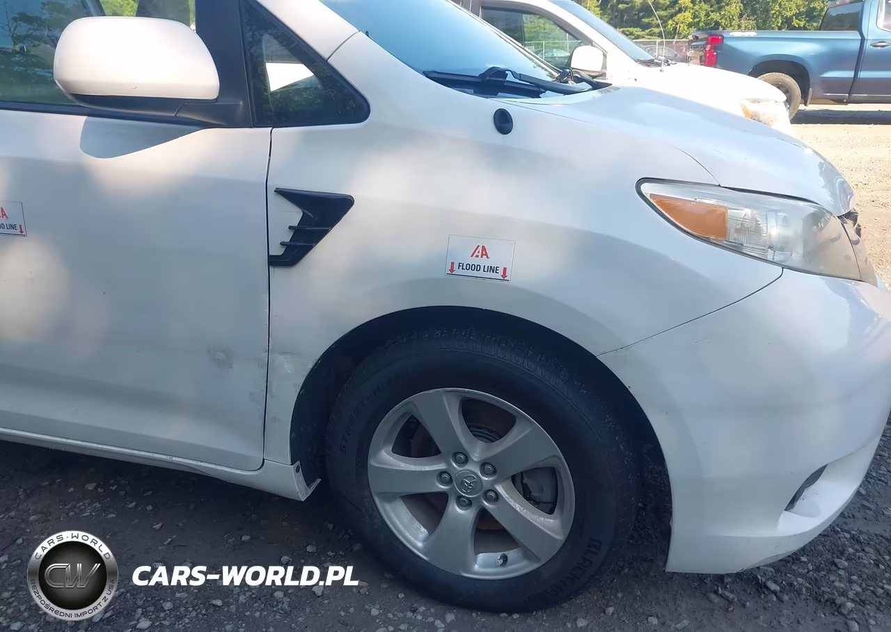 2013 Toyota Sienna Le V6 8 Passenger VIN:5TDKK3DC5DS401653 - 6