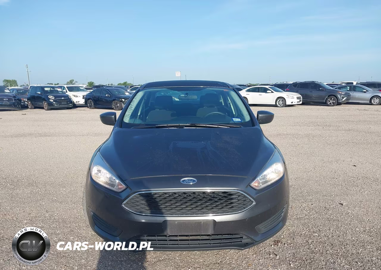 2018 Ford Focus Se VIN:1FADP3F25JL317172 - 12