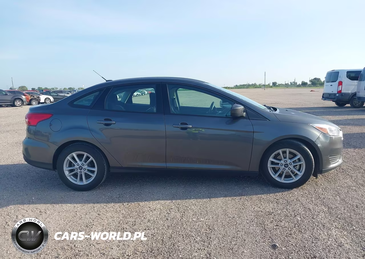 2018 Ford Focus Se VIN:1FADP3F25JL317172 - 13