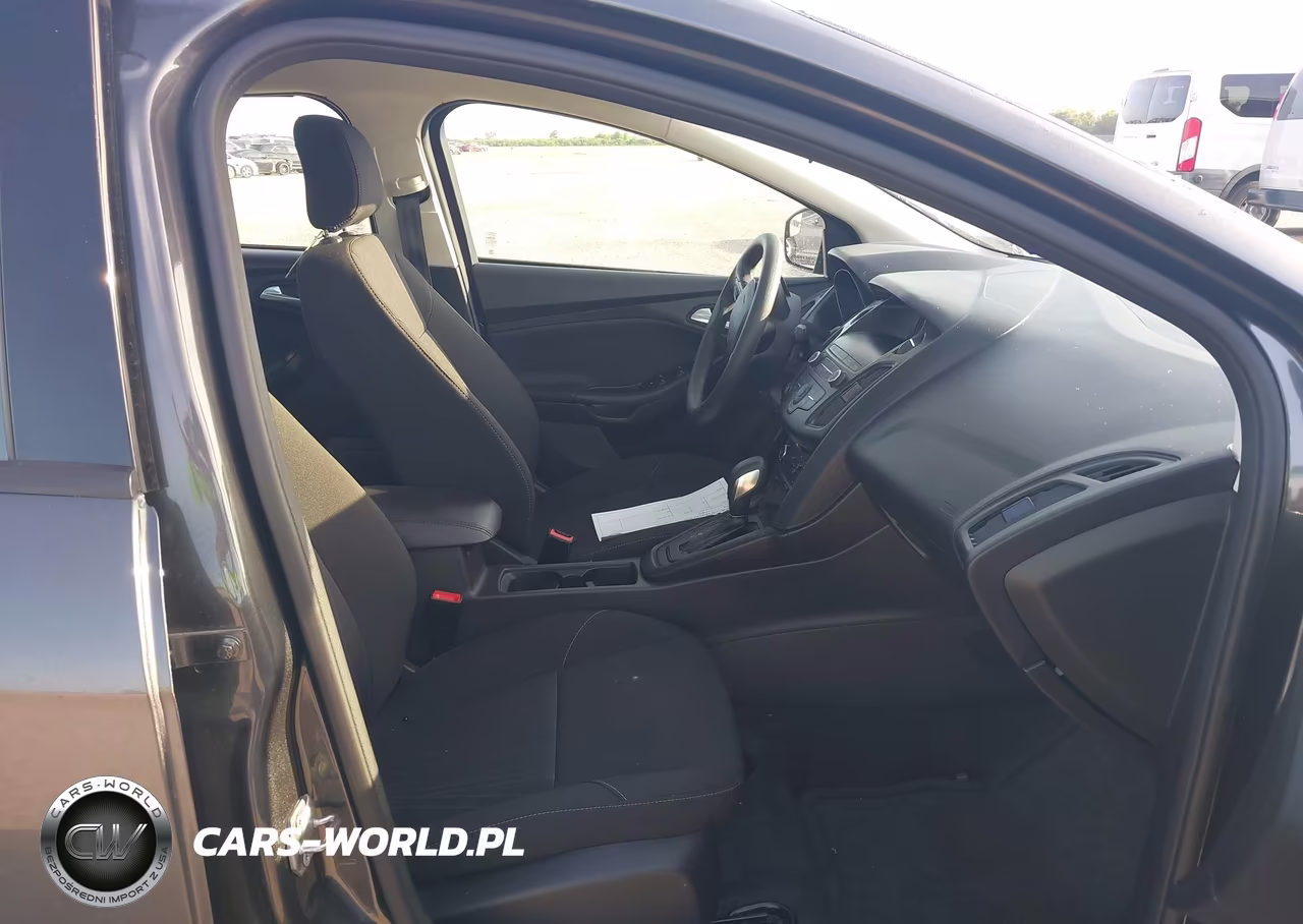 2018 Ford Focus Se VIN:1FADP3F25JL317172 - 5