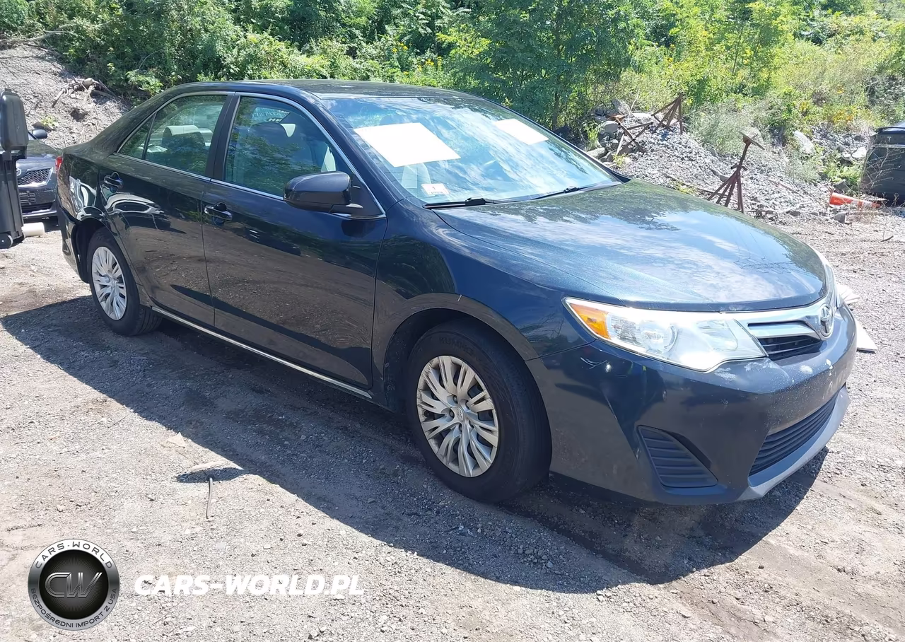 2014 Toyota Camry Le – zdjęcie 1 z 18