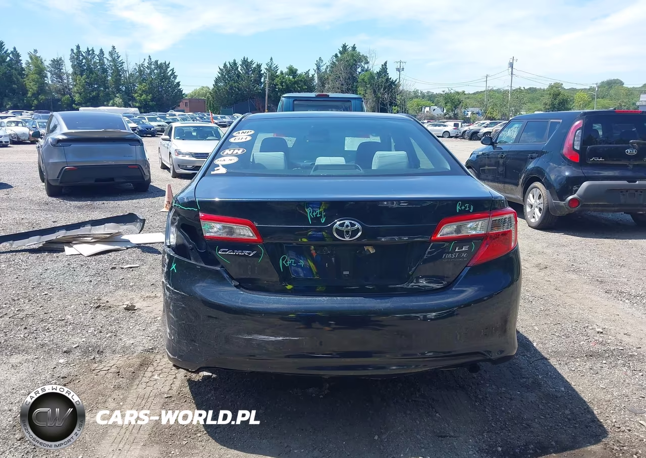 2014 Toyota Camry Le VIN:4T4BF1FK6ER438111 - 17