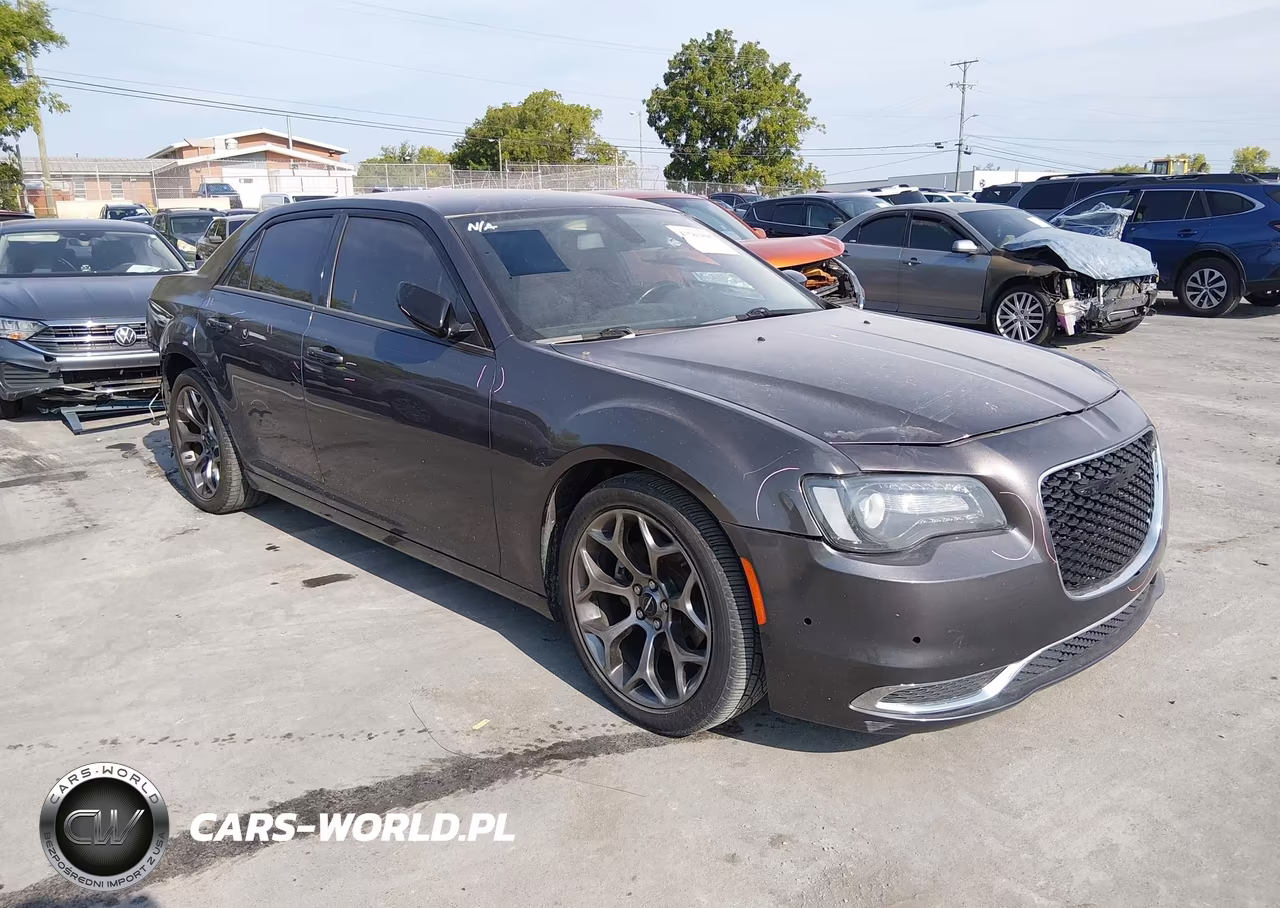 2018 Chrysler 300 Touring VIN:2C3CCAAG4JH275541 - 1