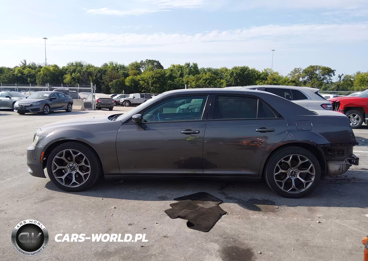 2018 Chrysler 300 Touring VIN:2C3CCAAG4JH275541 - 15