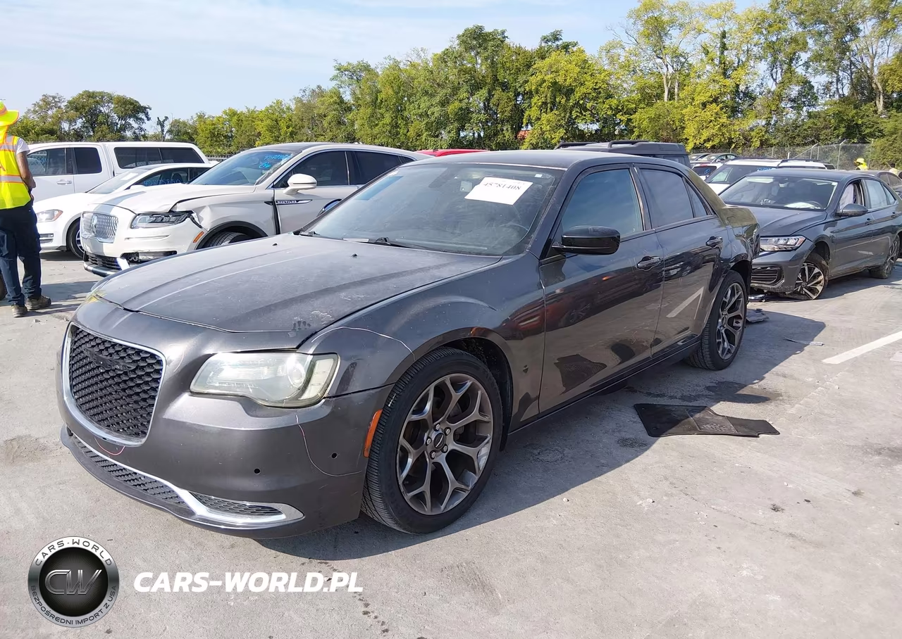 2018 Chrysler 300 Touring VIN:2C3CCAAG4JH275541 - 2