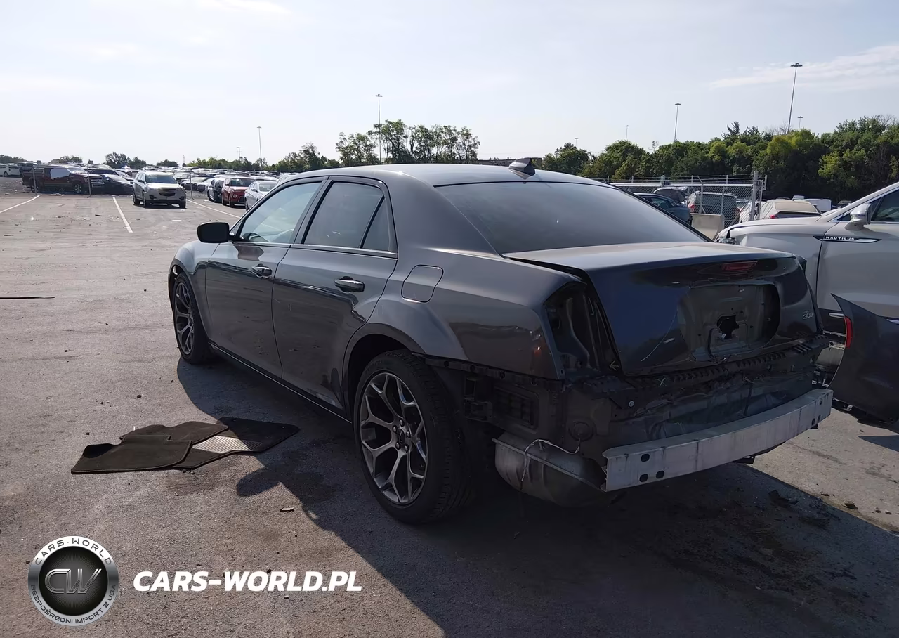 2018 Chrysler 300 Touring VIN:2C3CCAAG4JH275541 - 3