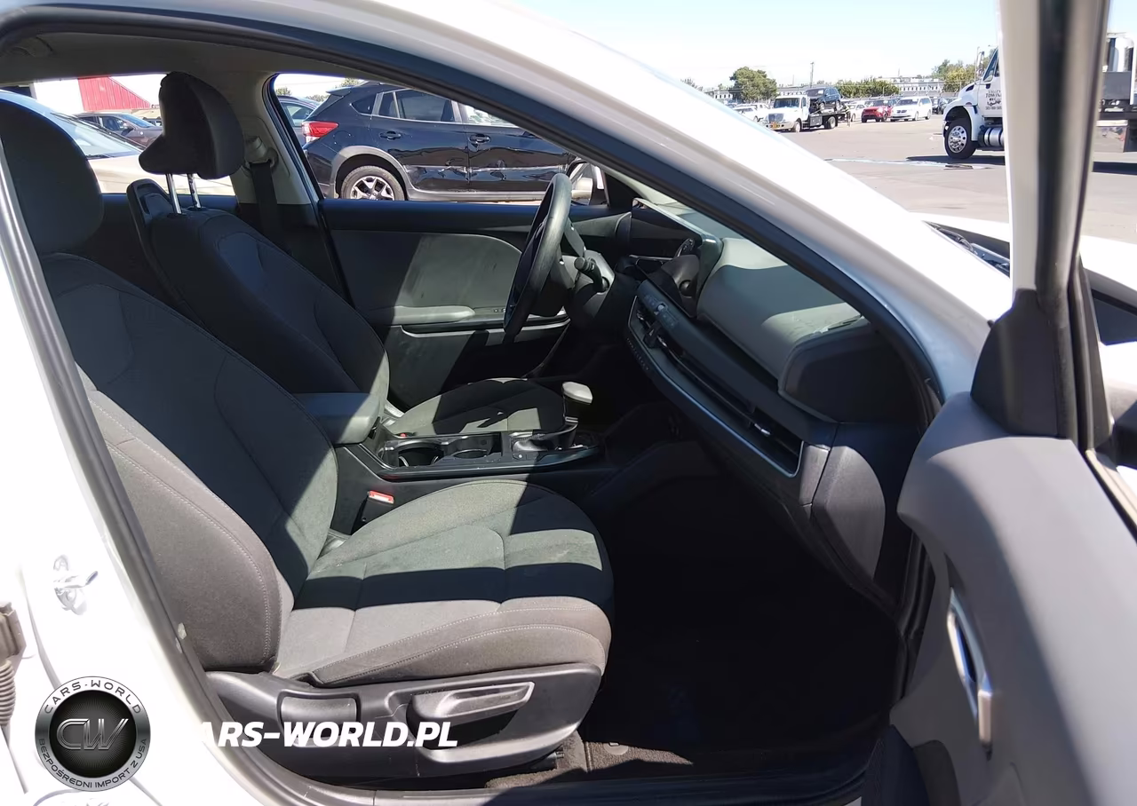 2025 Kia K4 Lx VIN:3KPFT4DE7SE145741 - 5