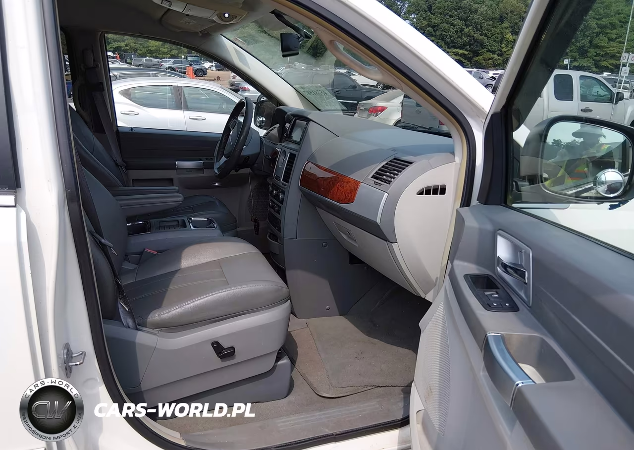 2008 Chrysler Town & Country Touring VIN:2A8HR54P08R800286 - 5