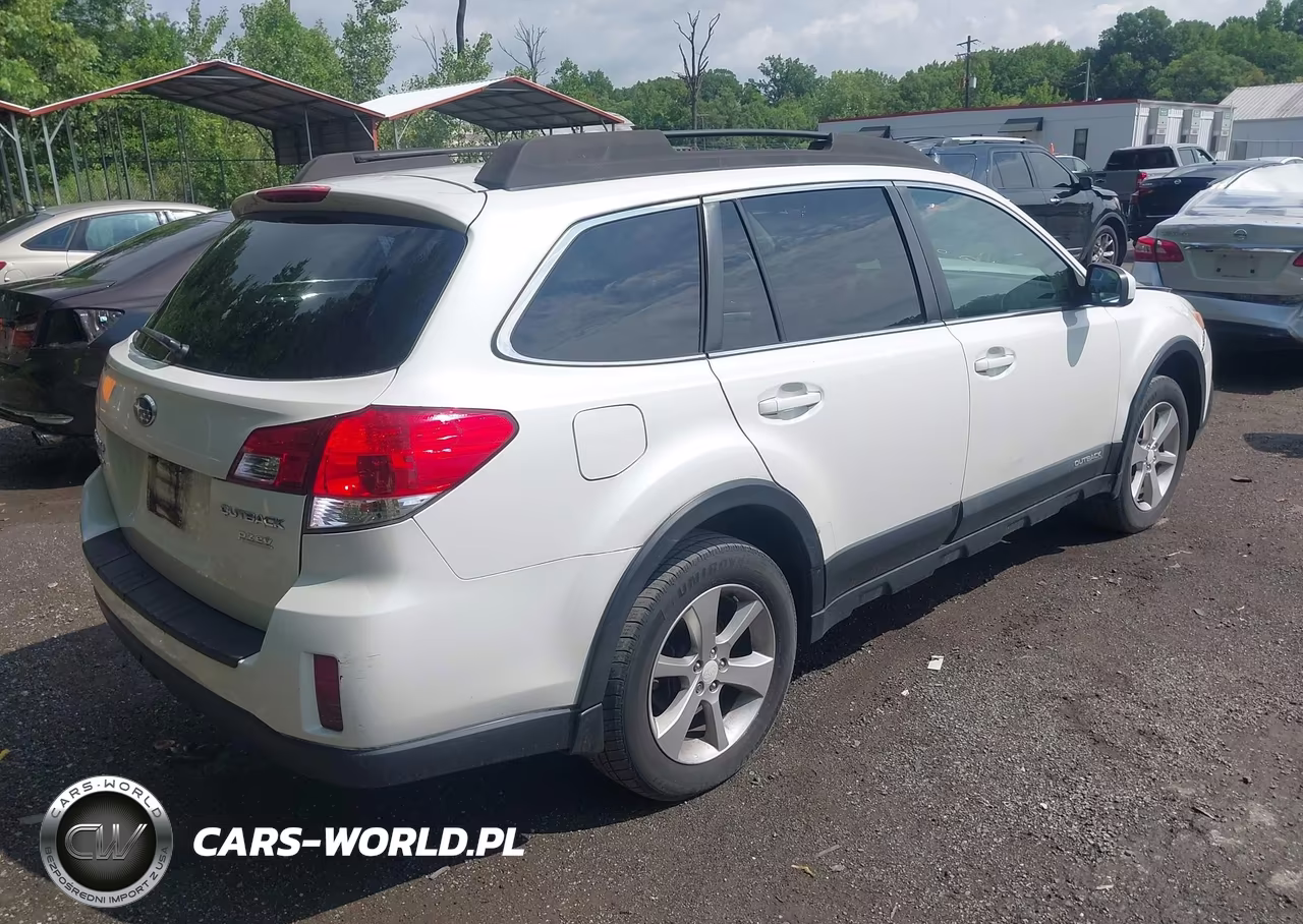 2013 Subaru Outback 2.5I Premium VIN:4S4BRBGC7D3319700 - 4