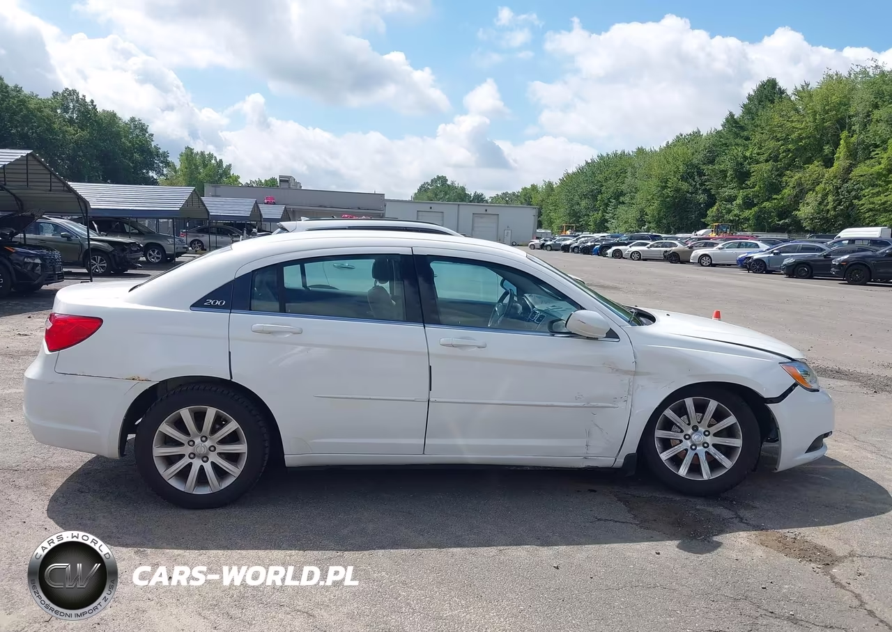 2013 Chrysler 200 Touring VIN:1C3CCBBB2DN614527 - 13