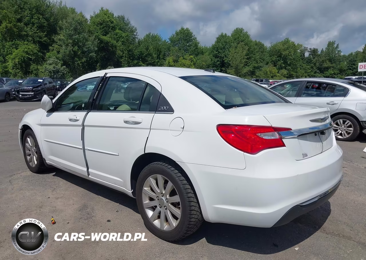 2013 Chrysler 200 Touring VIN:1C3CCBBB2DN614527 - 3