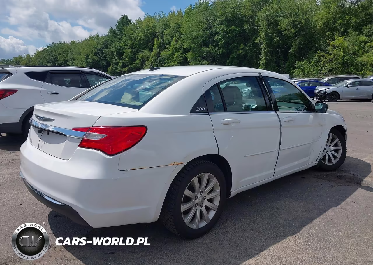 2013 Chrysler 200 Touring VIN:1C3CCBBB2DN614527 - 4