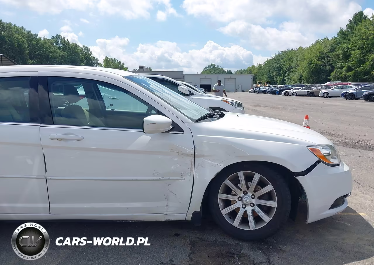 2013 Chrysler 200 Touring VIN:1C3CCBBB2DN614527 - 6