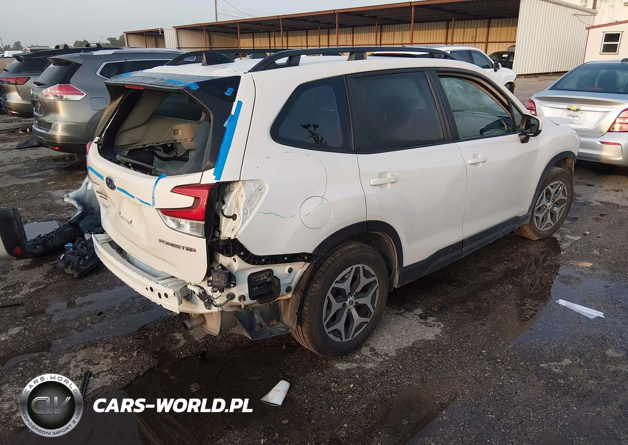2024 Subaru Forester Premium VIN:JF2SKADC3RH403645 - 4