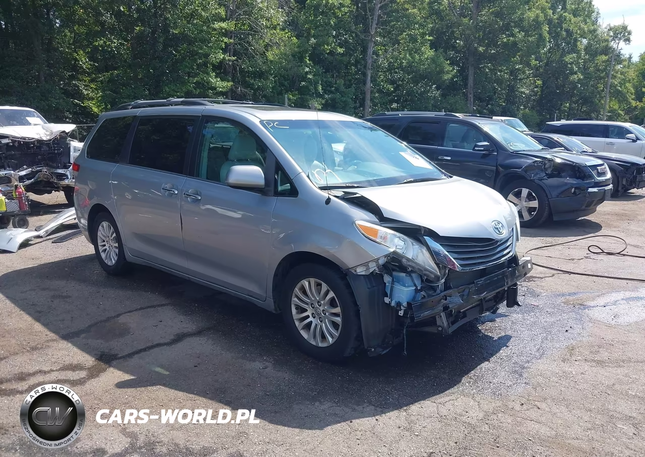 2013 Toyota Sienna Xle V6 8 Passenger