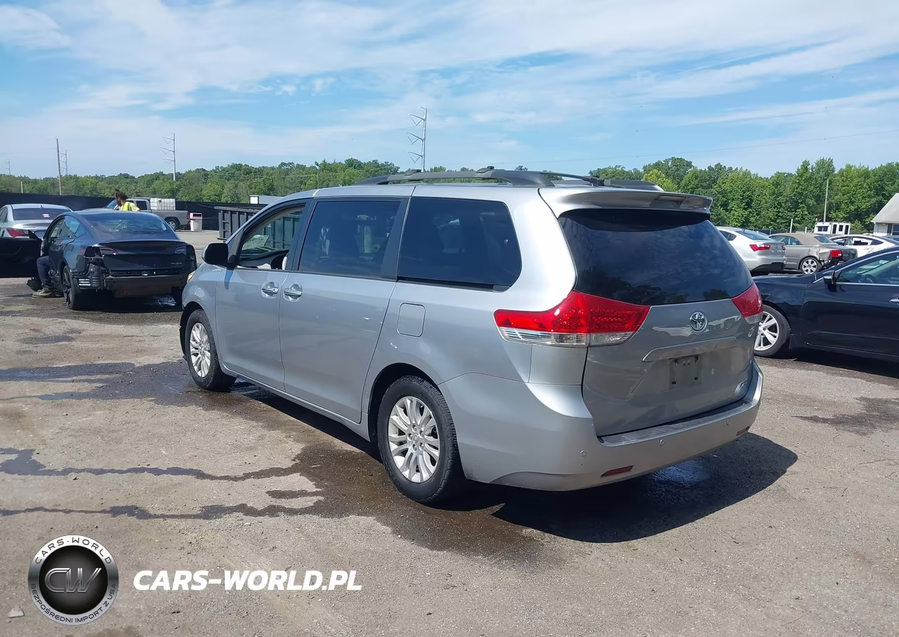 2013 Toyota Sienna Xle V6 8 Passenger VIN:5TDYK3DC3DS370574 - 3