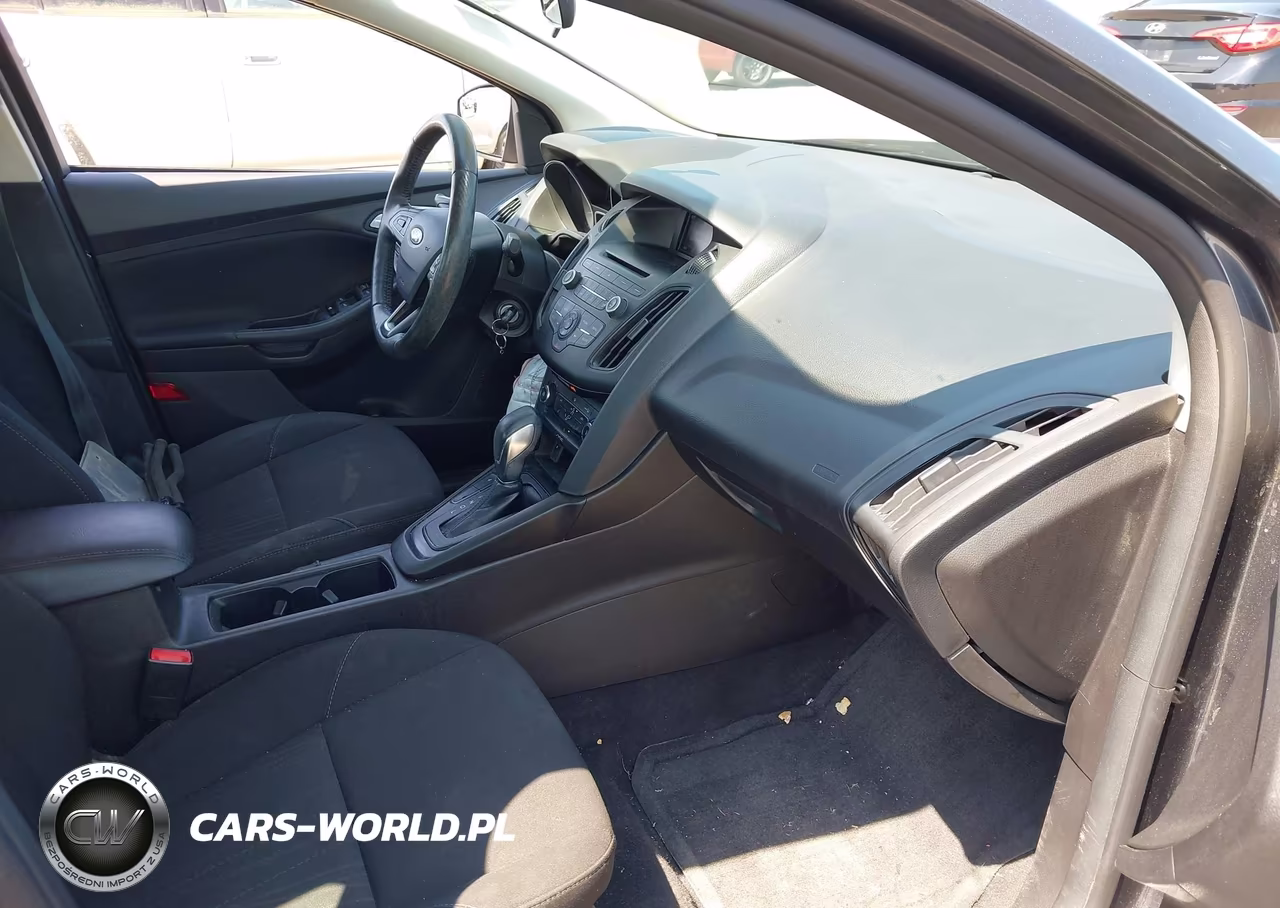 2017 Ford Focus Se VIN:1FADP3F25HL343023 - 5