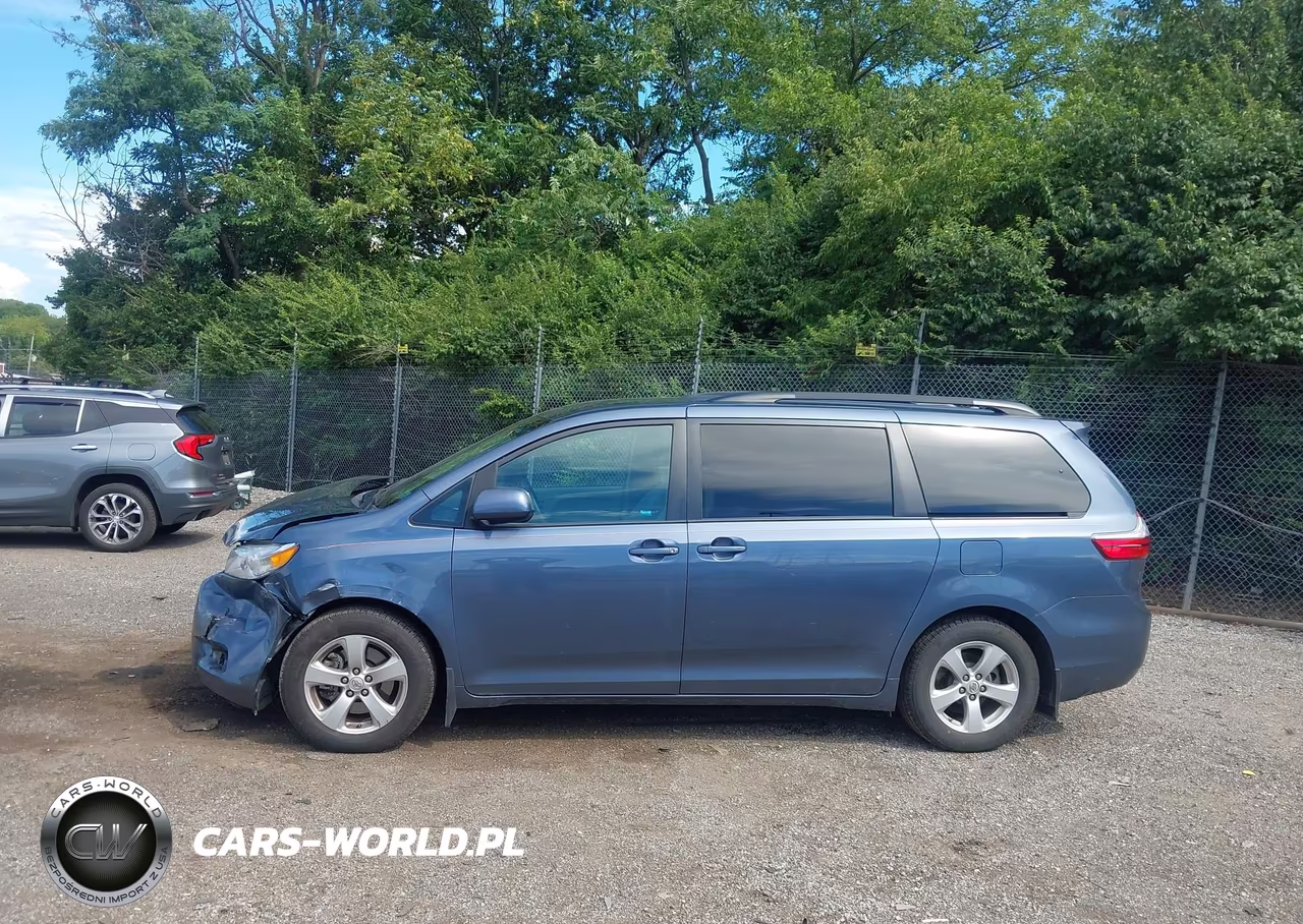 2017 Toyota Sienna Le 8 Passenger VIN:5TDKZ3DC2HS849379 - 14