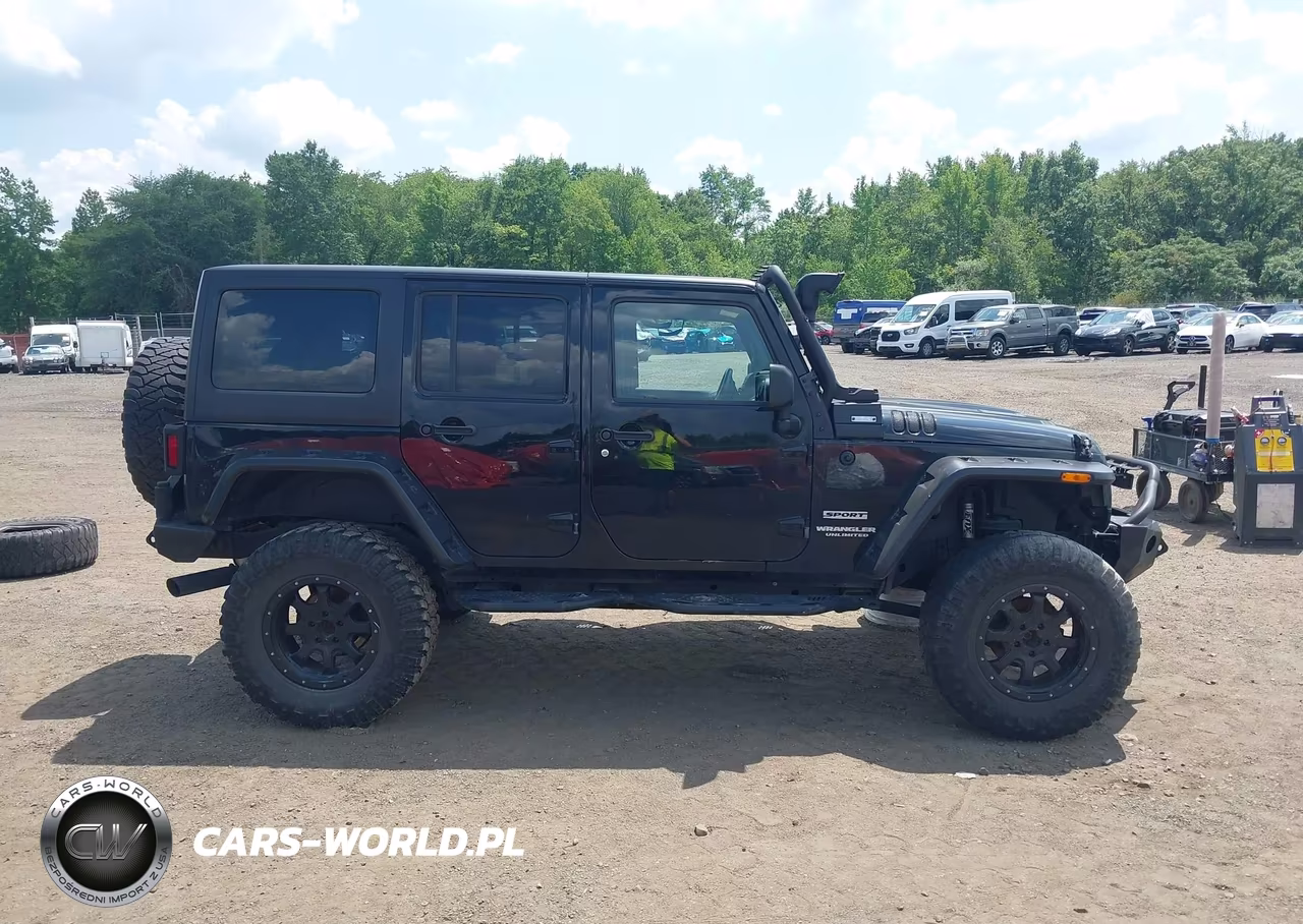 2015 Jeep Wrangler Unlimited Sport VIN:1C4BJWDG1FL688288 - 12