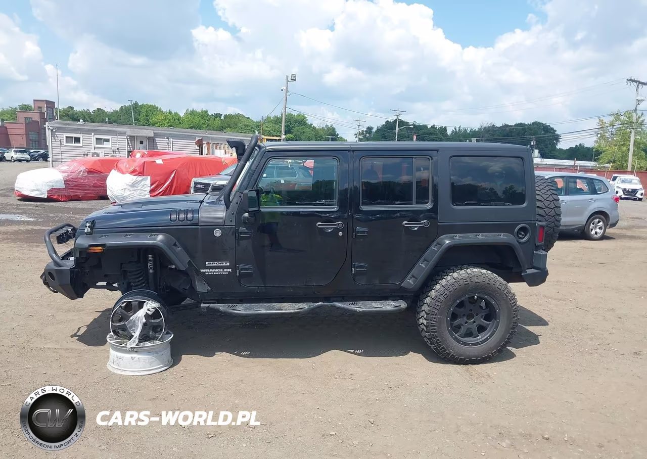 2015 Jeep Wrangler Unlimited Sport VIN:1C4BJWDG1FL688288 - 13