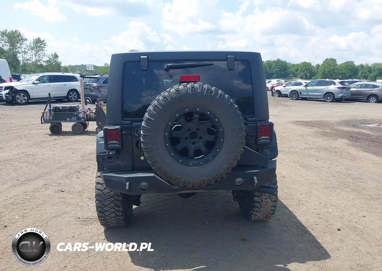 2015 Jeep Wrangler Unlimited Sport VIN:1C4BJWDG1FL688288 - 15