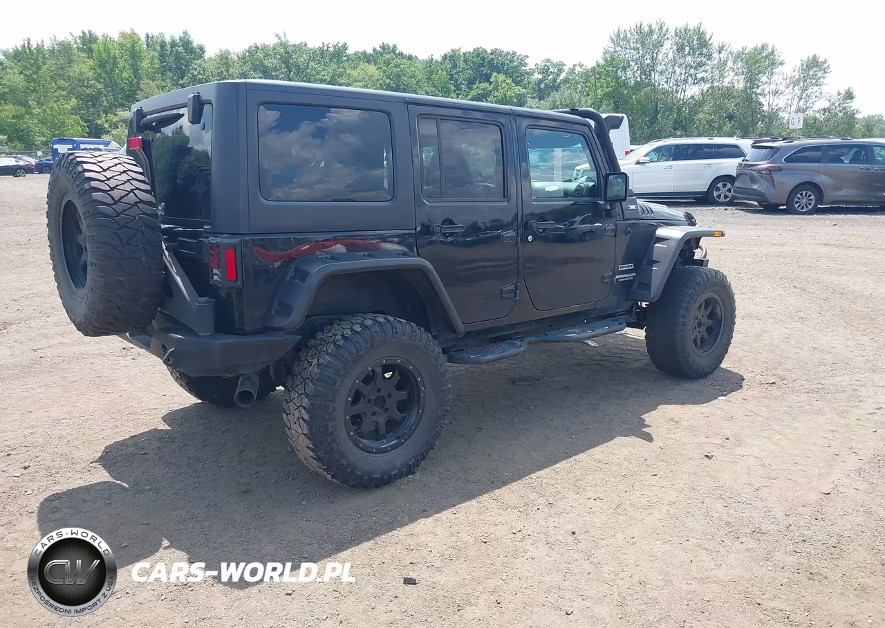 2015 Jeep Wrangler Unlimited Sport VIN:1C4BJWDG1FL688288 - 4