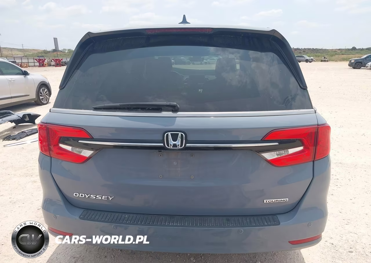 2023 Honda Odyssey Touring VIN:5FNRL6H81PB070369 - 17