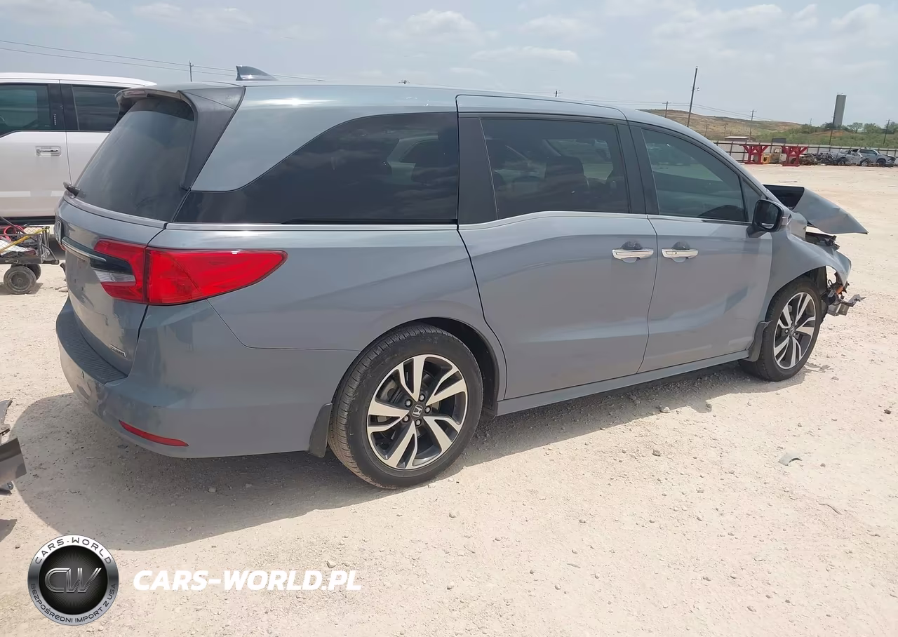 2023 Honda Odyssey Touring VIN:5FNRL6H81PB070369 - 4