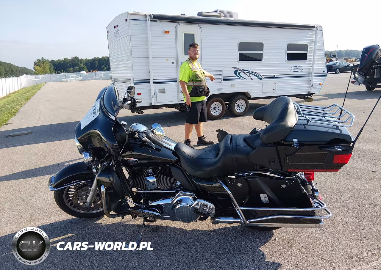 2010 Harley-Davidson Flhtcu VIN:1HD1FC416AB673810 - 13