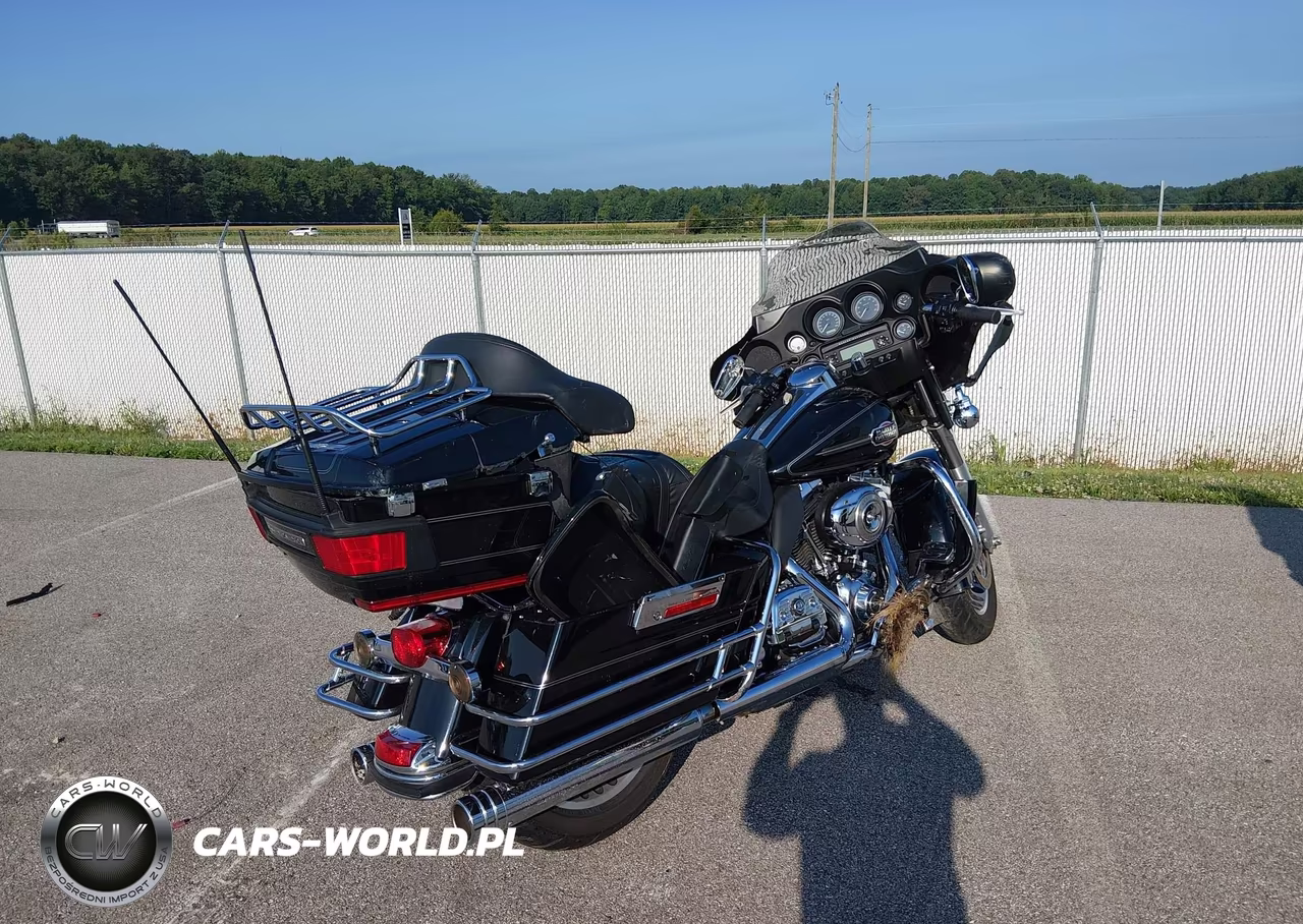 2010 Harley-Davidson Flhtcu VIN:1HD1FC416AB673810 - 4