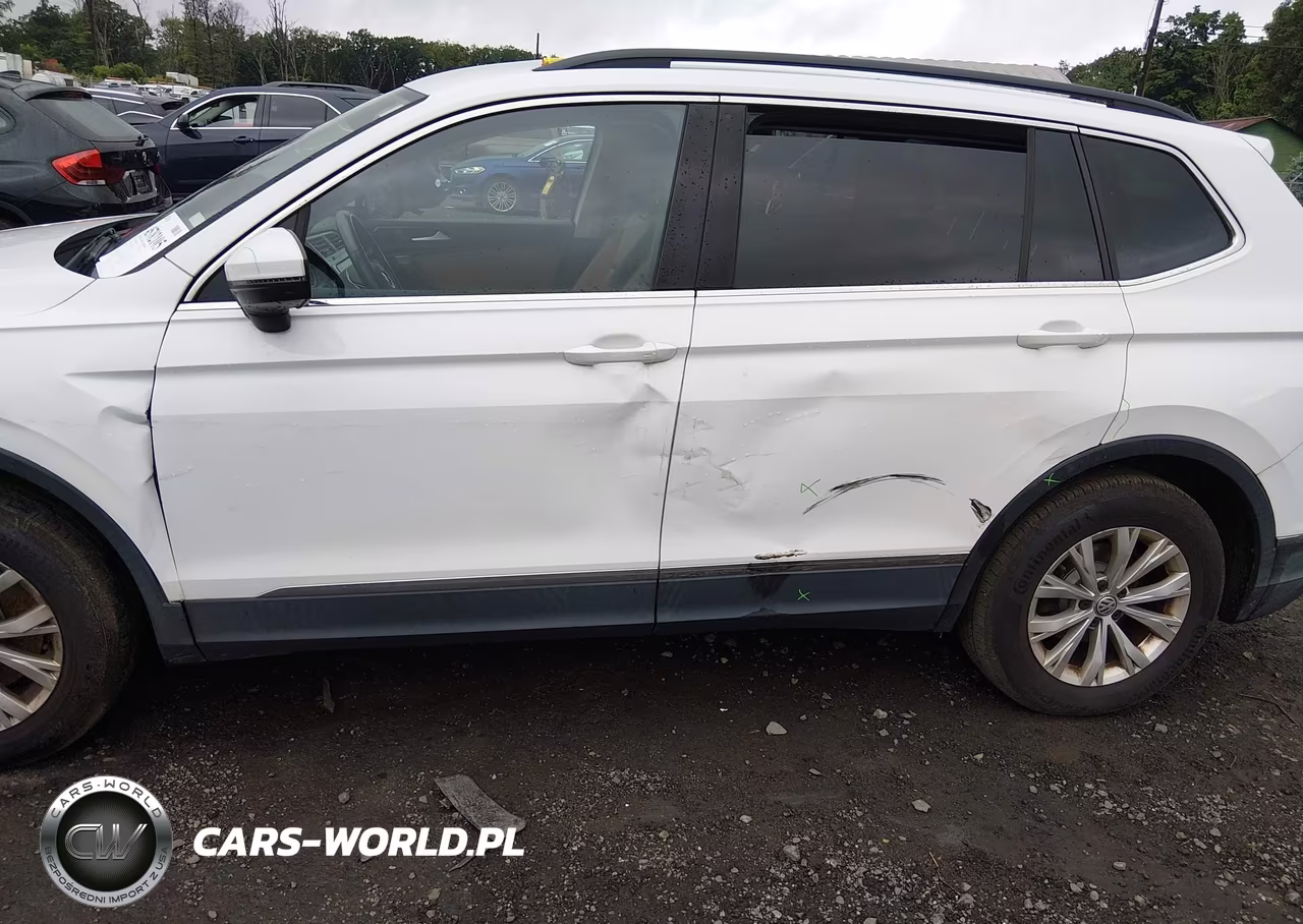 2018 Volkswagen Tiguan VIN:3VV2B7AX3JM154239 - 19