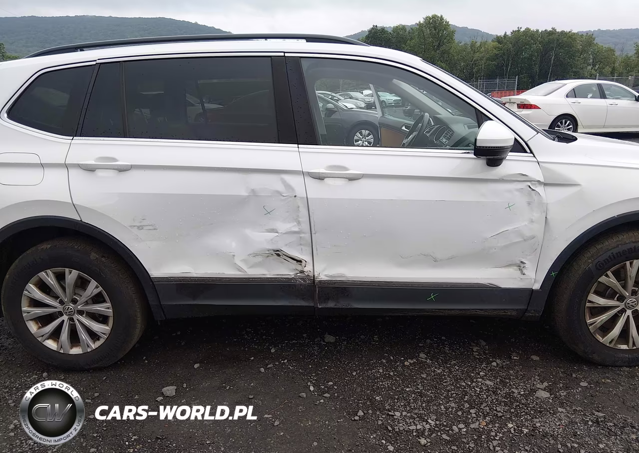 2018 Volkswagen Tiguan VIN:3VV2B7AX3JM154239 - 6
