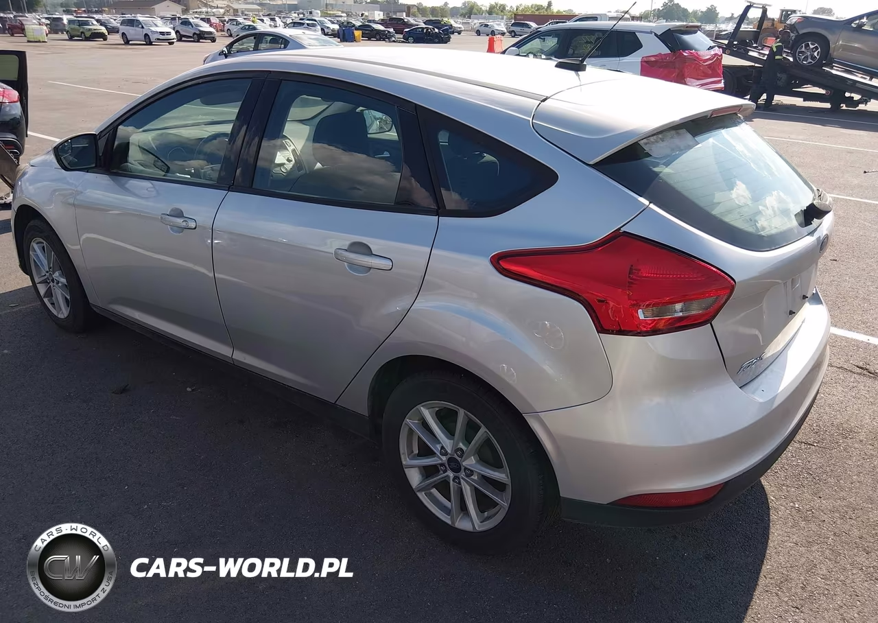 2018 Ford Focus Se VIN:1FADP3K24JL303219 - 3
