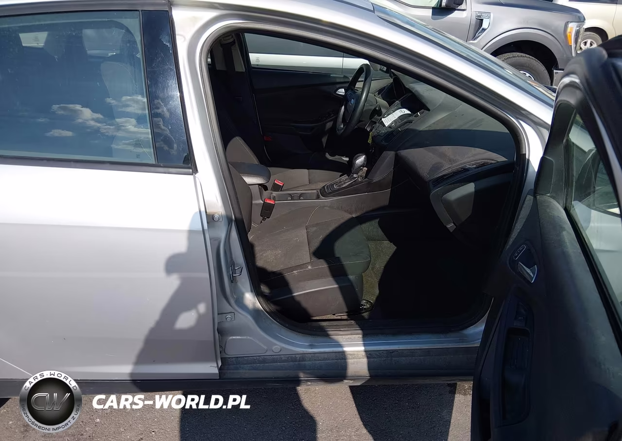 2018 Ford Focus Se VIN:1FADP3K24JL303219 - 5