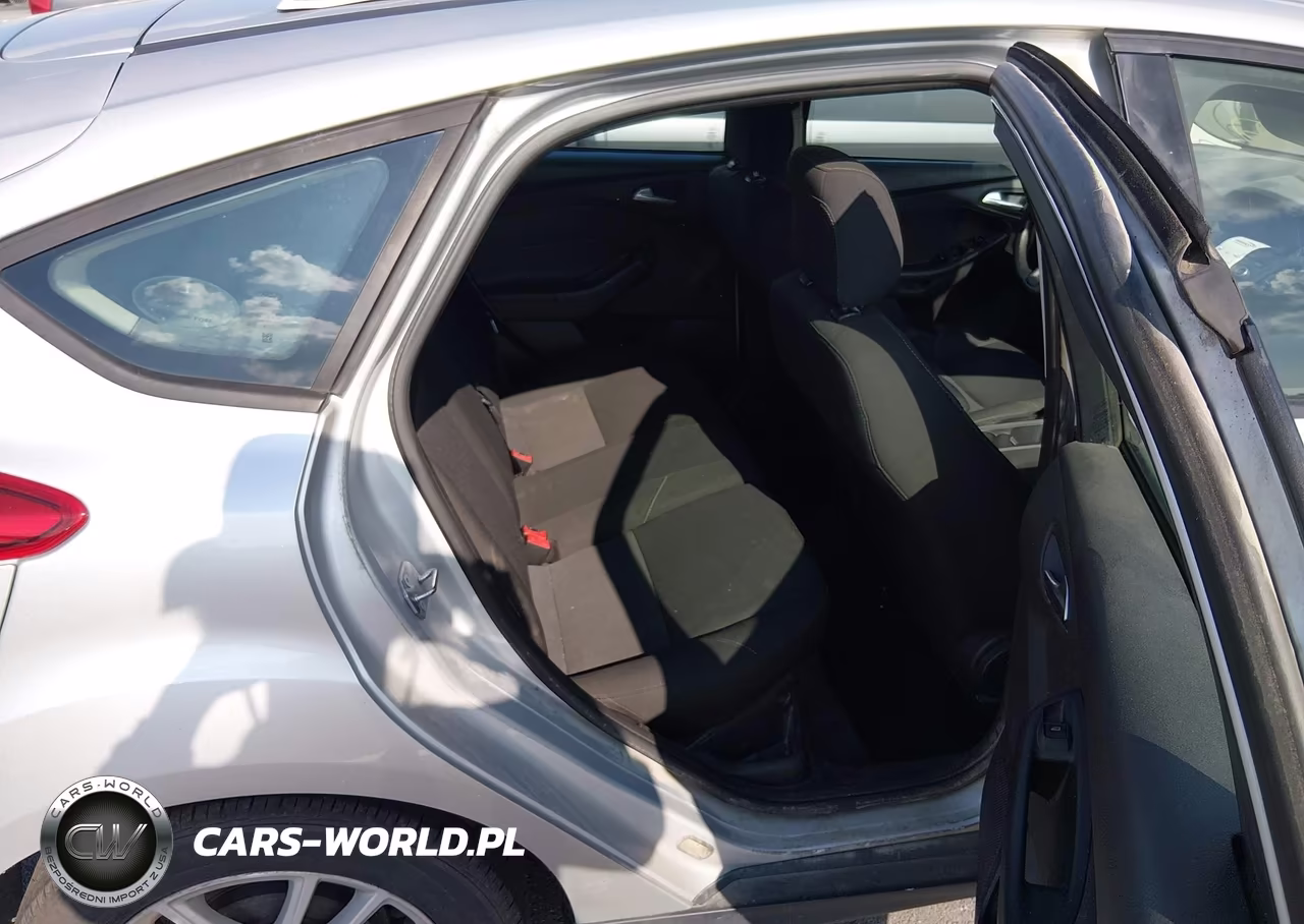 2018 Ford Focus Se VIN:1FADP3K24JL303219 - 8