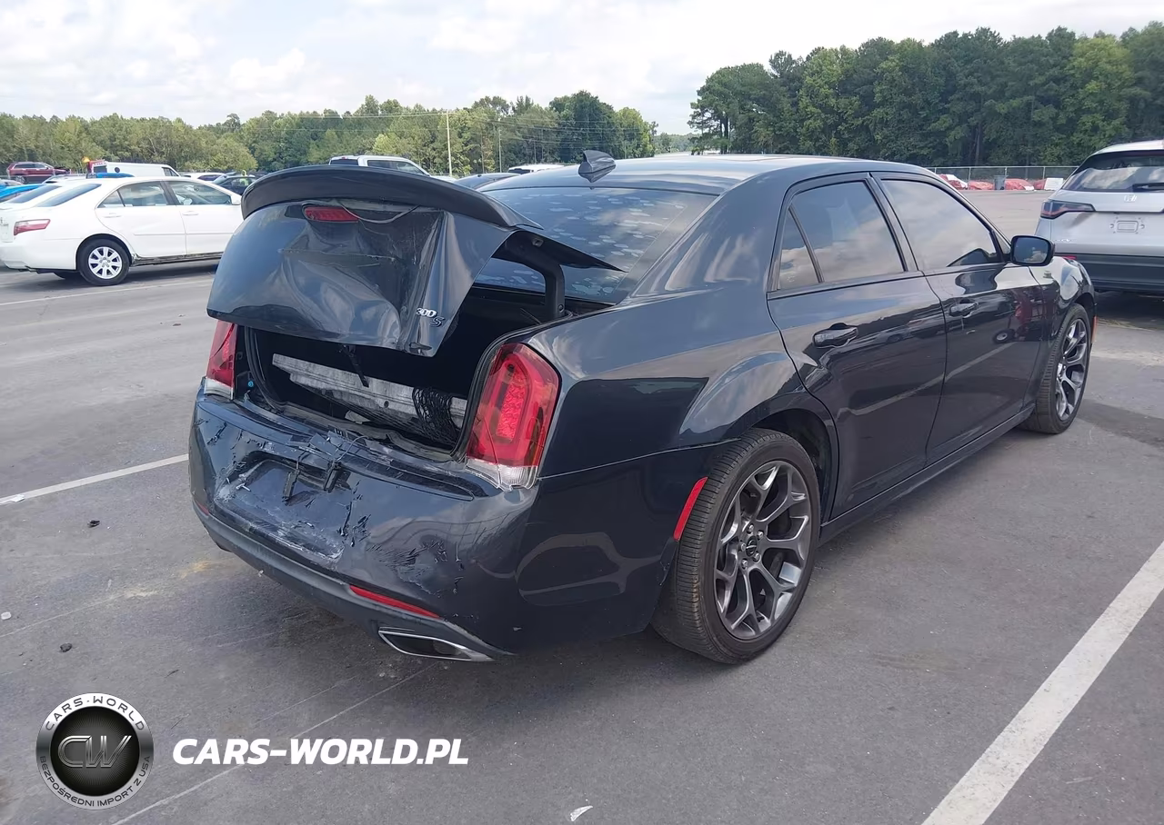 2015 Chrysler 300 300S VIN:2C3CCABT5FH921513 - 4