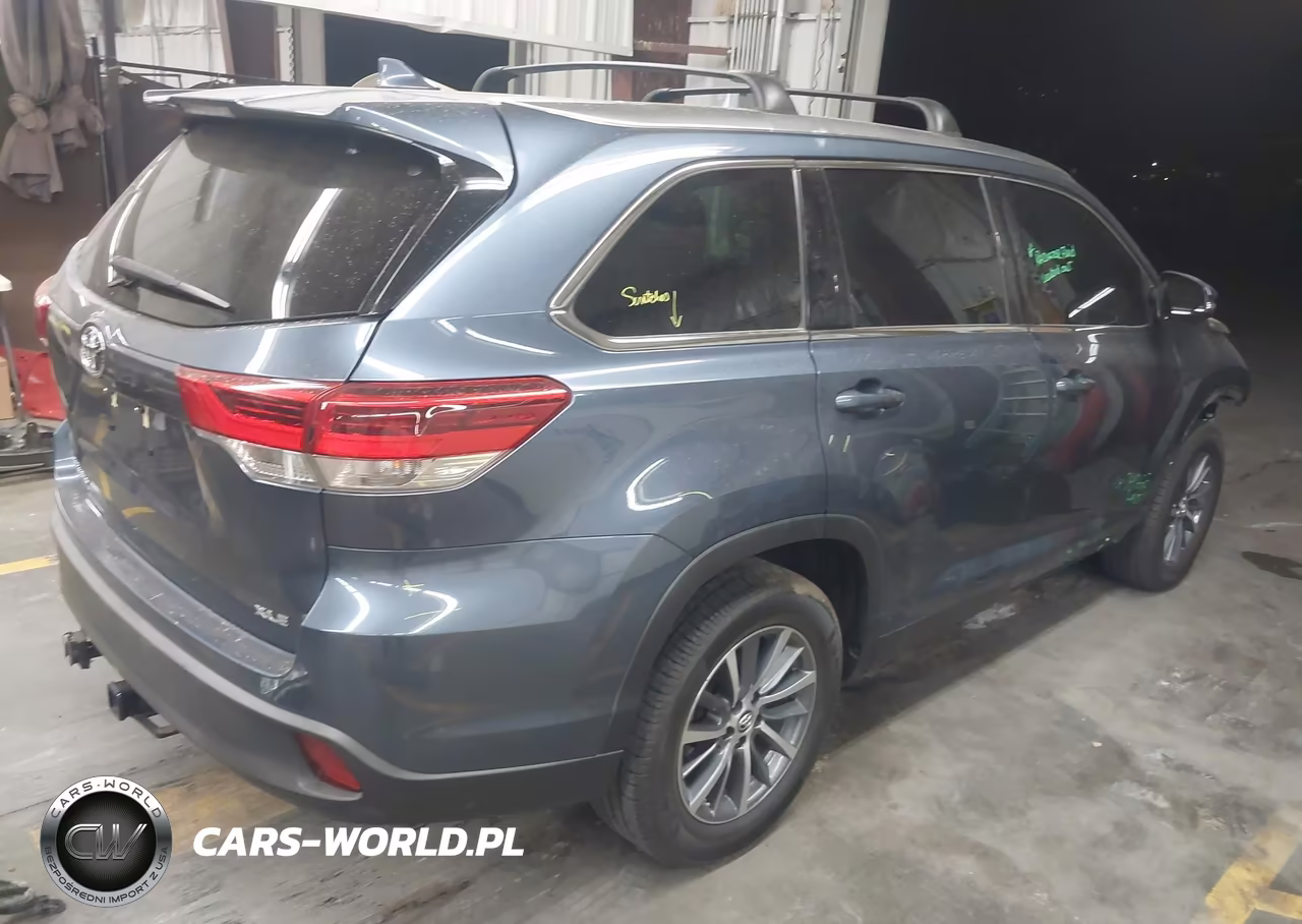 2019 Toyota Highlander Xle VIN:5TDKZRFH1KS356148 - 4